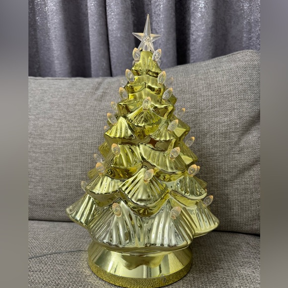 Nostalgic Gold Christmas Tree - Picture 4 of 4